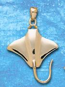 Manta Ray Pendant PA 410 in gold